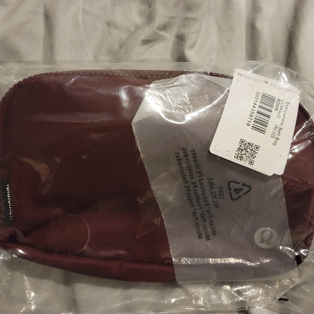 Lululemon everywhere belt bag
